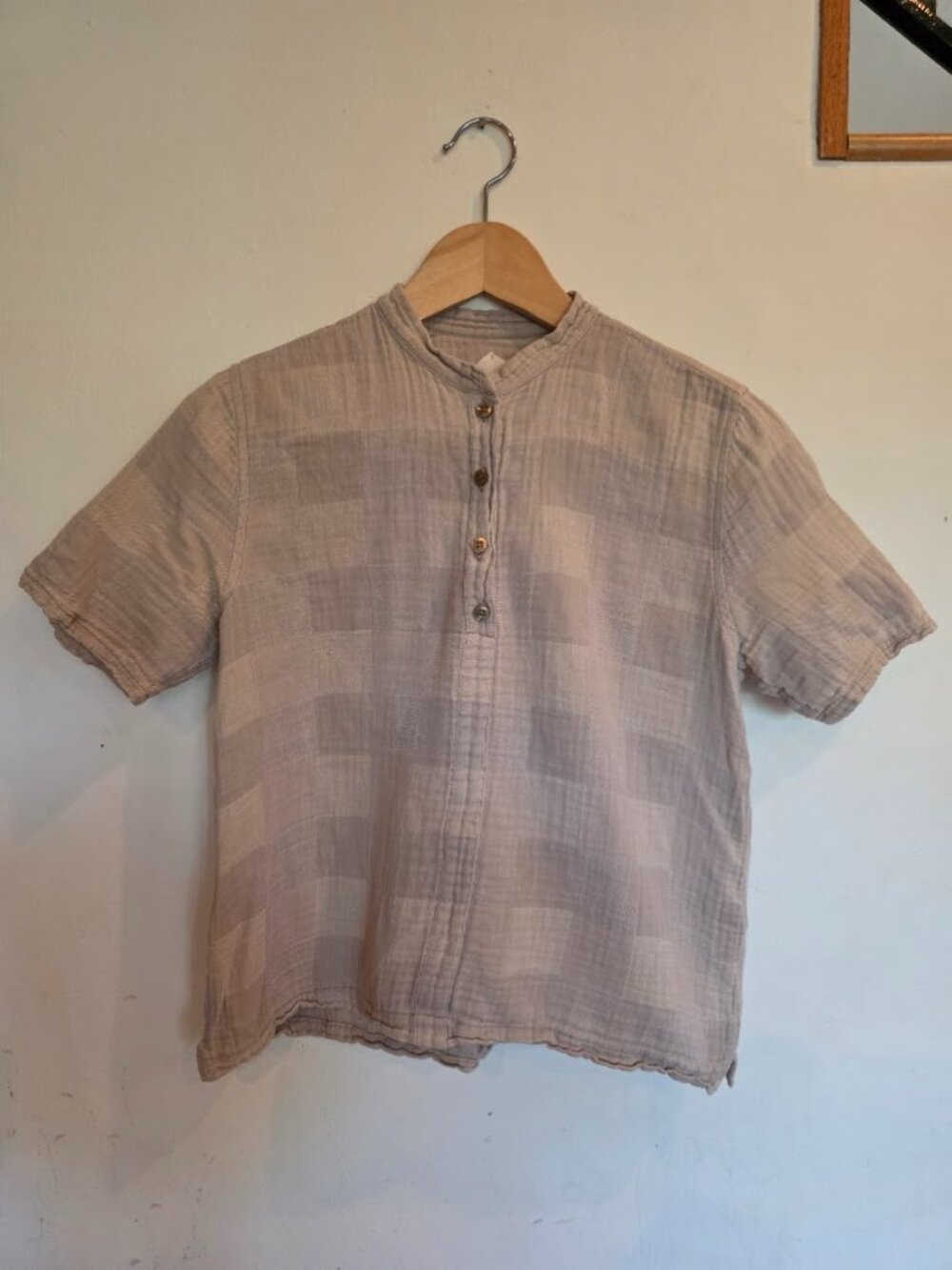 Wrk-shp cotton gauze plaid neutral short sleeve top. Size XS